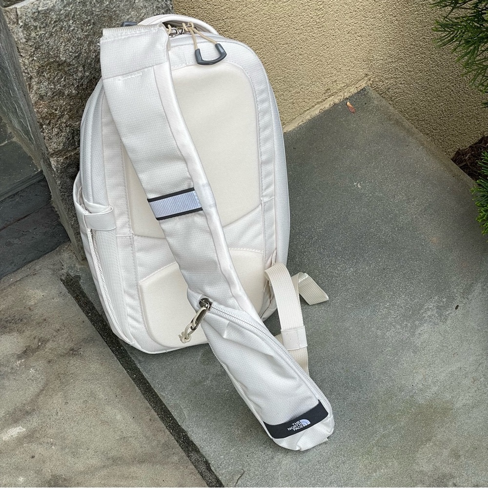 The North Face Borealis Sling Bag Backpack Gardenia White - Picture 6 of 17